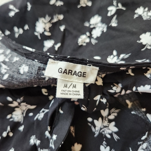 New W Tags Garage Black Ditzy Floral Crop Knot Front Top Sz M - Picture 5 of 5